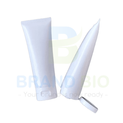 Tube-a-bouchon-rabattable-en-plastique-blanc-_E2_80_93-Emballage-pour-cremes-et-gels أنبوب أبيض (PE) بغطاء Flip-top - الصورة 1